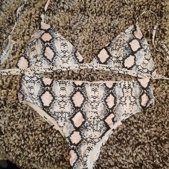NEW ARRIVAL High-Waisted Snakeskin Bikini - Picture 5 of 5